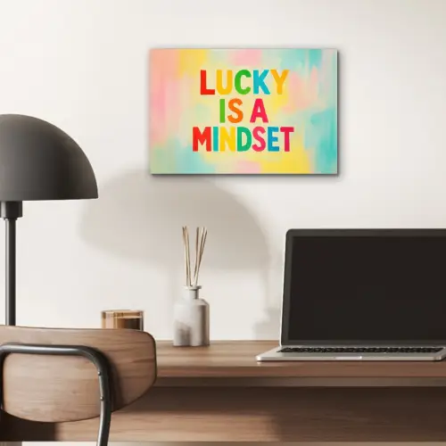 Quote - Lucky - Regenboogkleuren aluminium wit klein -sfeer5