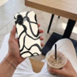 Abstract - Lijnen - Modern - Beige Toughcase MagSafe Apple iPhone 17 klein -Sfeer1M
