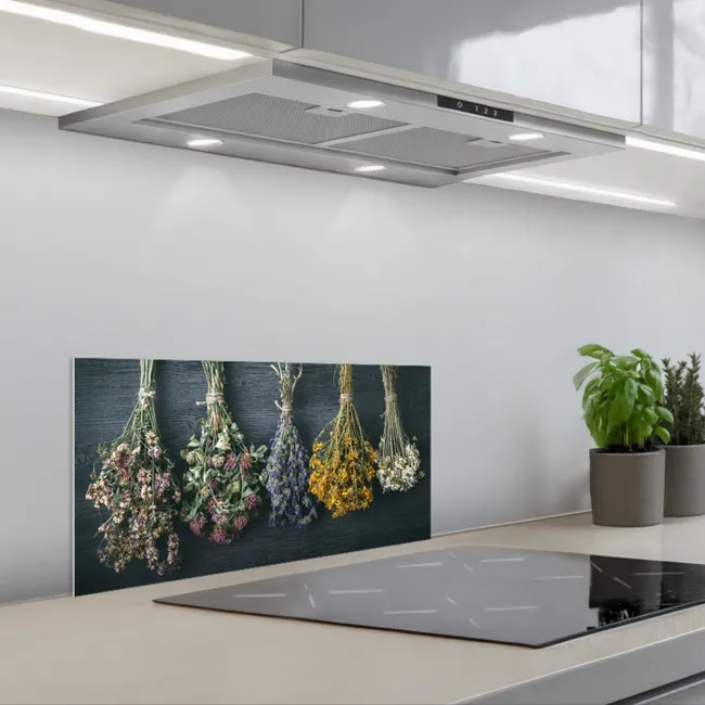 Kruidenkwartet aan een Donkere Wand keuken achterwand spatscherm klein -3d_schuin