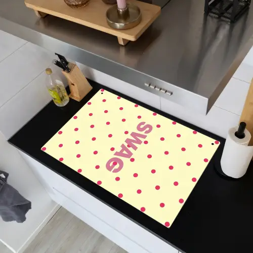 Swag - Roze - Stippen - Geel Inductie beschemer met haakjes klein -sfeer1