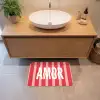 Amor - Strepen - Rood - Roze Badmat klein -sfeer1