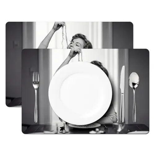 Vrouw - Spaghetti - Zwart - Wit Placemat vinyl groot -zzsfeer2_Kitchenyeah-website