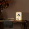 Vrouw - Bloem - Geel - Minimalistisch Light Box met kabel (Tafellamp) klein -sfeer4