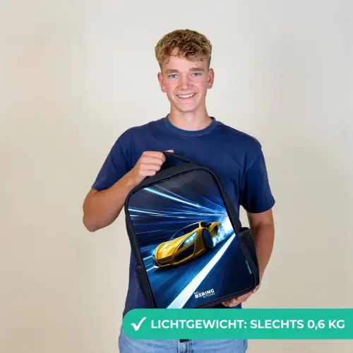 Gele sportwagen in lichttunnel van snelheid Rugzak - Zwart middel -sfeer7_NL