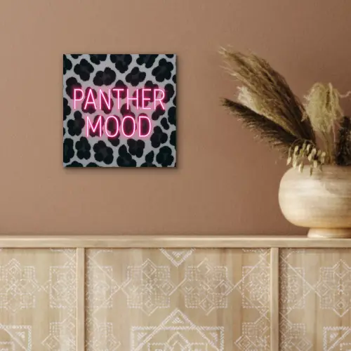 Panterprint - Zwart - Neonletters - Roze aluminium wit klein -sfeer4