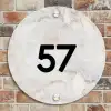 Beige marmer - Modern Naambord Rond klein -sfeer2