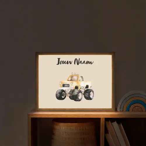 Monstertruck - Geel - Minimalistisch Light Box met batterij (Wandlamp kind) middel -sfeer1_kind