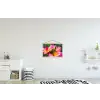 Tropische vogel tussen roze bloem textielposter latten blank klein -kinderkamer