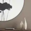 Bladeren - Zwart - Lotusbloem - Minimalitisch Akoestische PET Vilt - Rond klein -sfeer5_closeup
