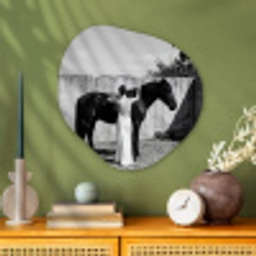 Vrouw - Paard - Artistiek Wandcirkel Organisch Aluminium middel -sfeer2