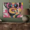 Portret - Vrouw - Abstract - Zonnebril PET vilt klein -sfeer2