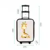 Liggende giraffe illustratie op beige achtergrond Kinderkoffer - Zwart klein -productfoto_formaten