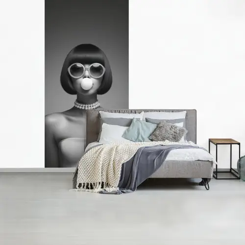 Vrouw - Zwart Wit - Ketting - Zonnebril fotobehang vinyl groot -slaapkamer