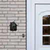 Zwarte houten nerf - Klassiek Naambord Huisje klein -sfeer1
