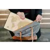 Wereldkaart - Realistisch - Beige laptophoes neopreen klein -tas