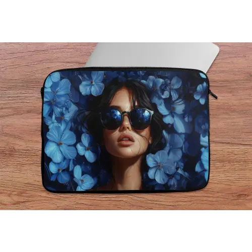 Vrouw - Blauw - Bloemen - Vlinders - Natuur laptophoes neopreen klein -tafel