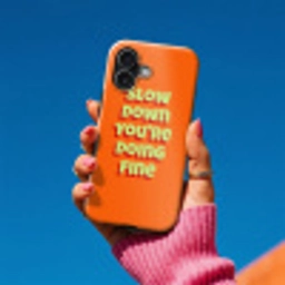 Slow down you're doing fine - Oranje - Simple Toughcase MagSafe Apple iPhone 17 klein -Sfeer1V