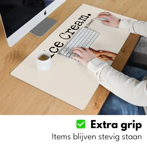 Ice cream - Softijs - Kleurrijk - Kers Muismat XXL klein -sfeer3