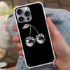 Kers - Luxueus - Metallic Hoesje iPhone 16 Pro Max met koord klein -sfeer3