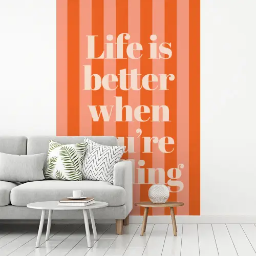 Tekst - Gestreept - Oranje - Zomer fotobehang vinyl groot -woonkamer