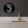 Vis - Koi - Zwart - Water KitchenYeah - Keuken - Wandcirkel Forex klein -sfeer1