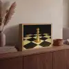 Koningin - Schaakstuk - Geblokt - Goud Light Box met batterij (Wandlamp) middel -sfeer2