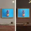 Ananas - Blauw - Tropisch - Vrolijk Light Box met batterij (Wandlamp) middel -sfeer3
