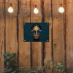 Vrouw - Vlinder - Bril - Blauw - Modern - Portret tuinposter los doek klein -sfeer1