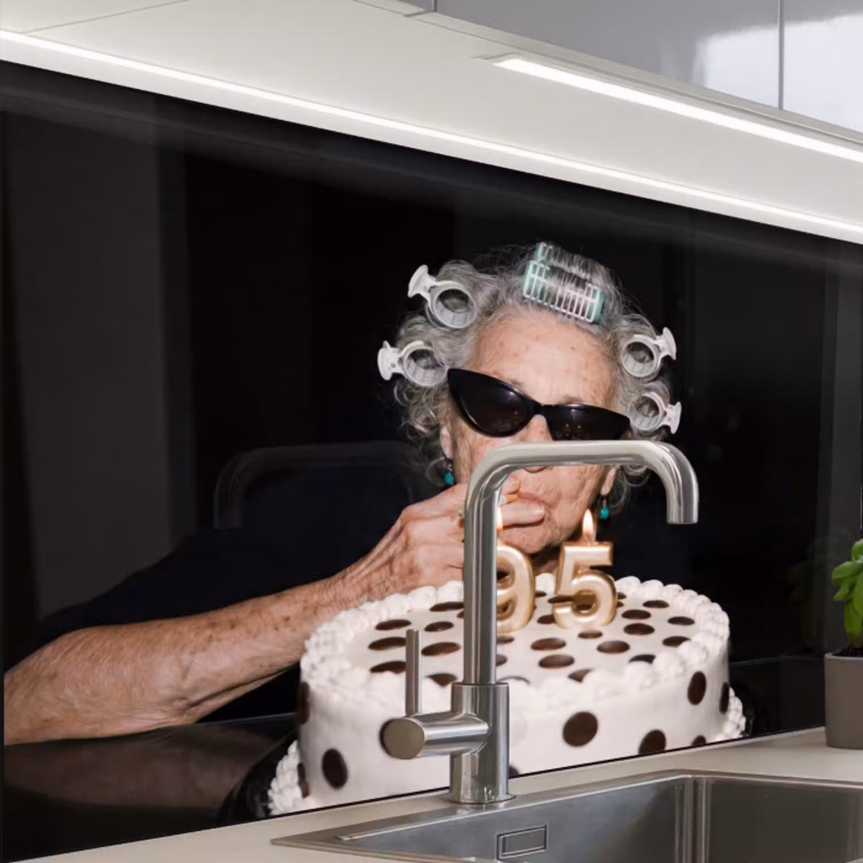 Verjaardag - Krulspeld - Oma keuken achterwand 2 middel -zzzz3d_schuin