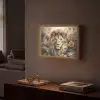 Leeuw - Wilde dieren - Planten - Natuur - Bloemen Light Box met batterij (Wandlamp) middel -sfeer1