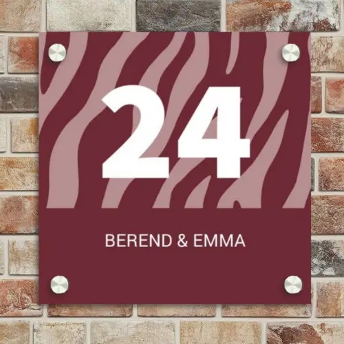 Bordeaux zebra - Klassiek Naambord Vierkant klein -sfeer2