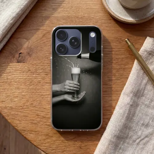 Champagnefles - Glas - Minimalistisch - Spetters Telefoonhoesje iPhone 17 Pro klein -sfeer1