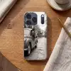 Eland - Auto - Gewei - Zwart - Wit Telefoonhoesje iPhone 17 Pro klein -sfeer1
