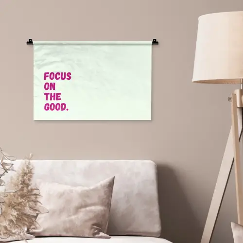 Focus on the good - Beige - Roze Wandkleed katoen klein -sfeer4