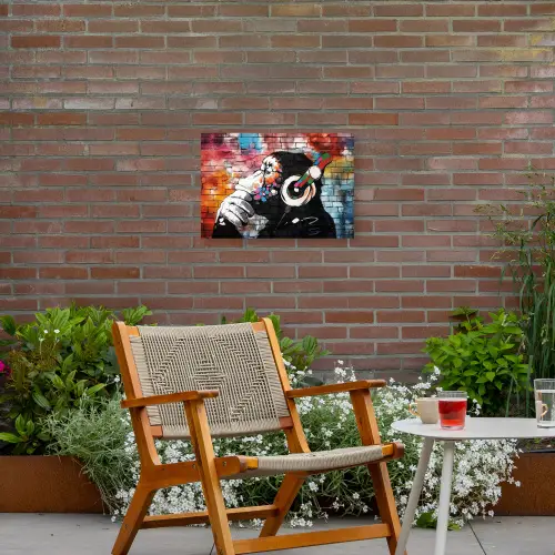 Aap met Koptelefoon Tuinposter op houten frame 2 cm dik klein -sfeer3