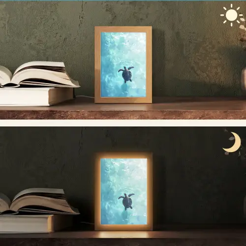 Schildpad - Zee - Blauw - Schittering Light Box met kabel (Tafellamp) klein -sfeer3