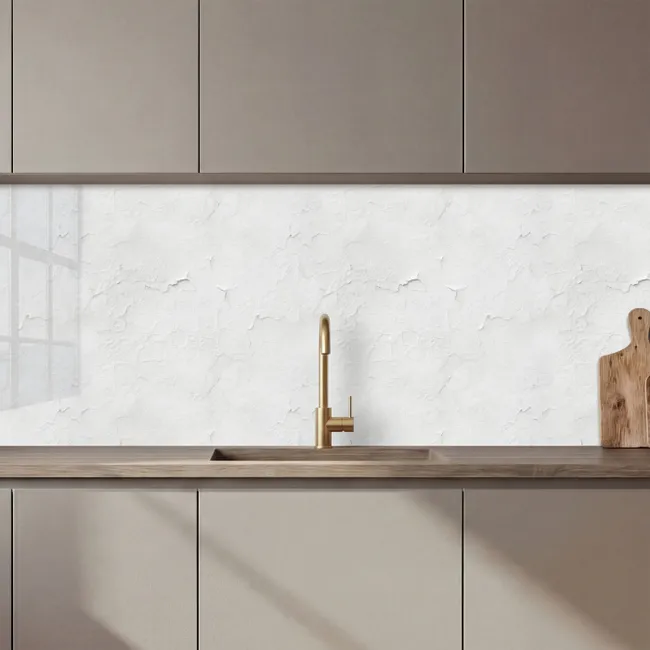 Kitchen splashback - Plaster - Paint - White - Damaged