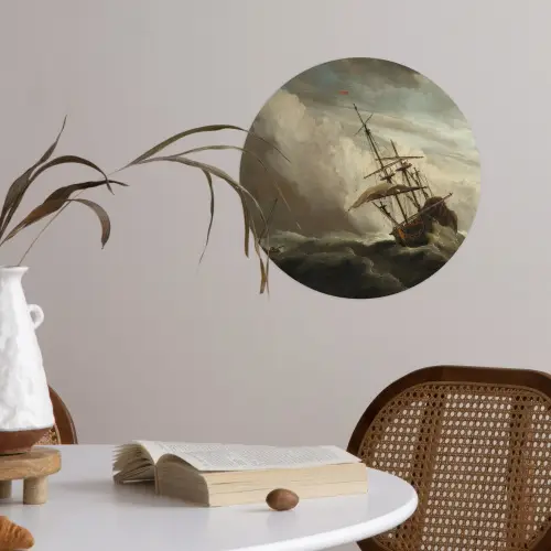 Een schip in volle zee bij vliegende storm - Schilderij van Willem van de Velde Wandcirkel behangsticker klein -sfeer3
