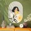 Vrouw - Bloem - Geel - Minimalistisch Wandcirkel Ovaal Glas middel -sfeer2