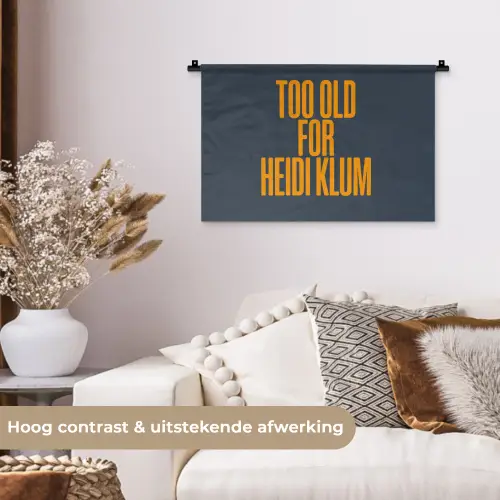 Too old for heidi klum - Geel - Blauw Wandkleed katoen klein -sfeer1