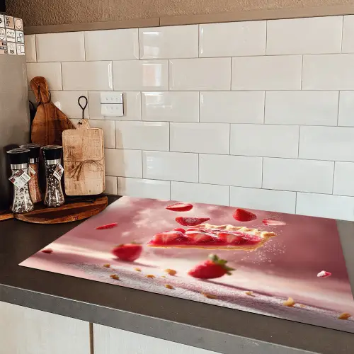 Aardbei - Taart- Eten - Roze Inductie beschermer vinyl 3mm klein -sfeer3