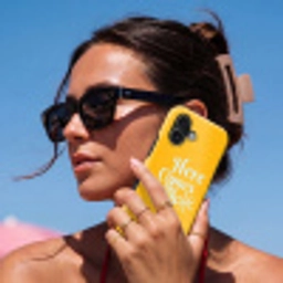 Geel - Blauw - Here comes the sun Toughcase MagSafe Apple iPhone 17 klein -Sfeer2V
