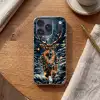 Kerst - Magie - Bos - Kleurrijk Telefoonhoesje iPhone 17 Pro klein -sfeer1