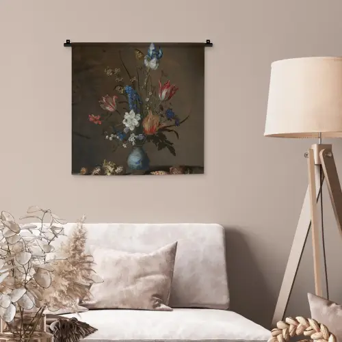 Bloemen in een Wan-Li vaas en schelpen - Schilderij van Balthasar van der Ast Wandkleed katoen klein -sfeer4