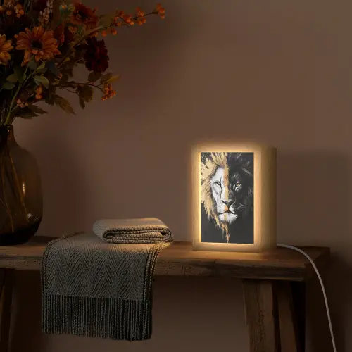 Leeuw - Gesplitst - Zwart - Lijn Light Box met kabel (Tafellamp) klein -sfeer4