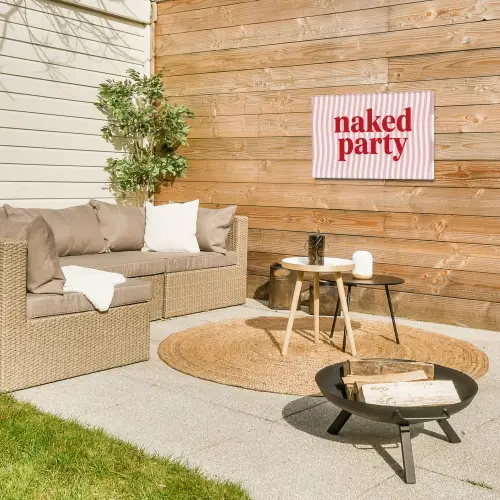Tekst - Modern - Strepen Tuinposter op houten frame 2 cm dik klein -sfeer2