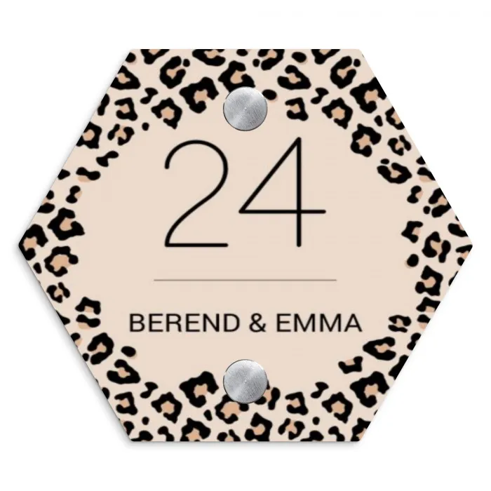 Beige luipaardprint - Klassiek Naambord Hexagon klein -3d