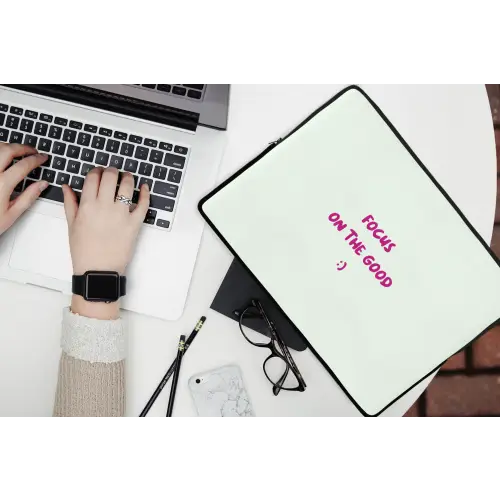 Focus - Beige - Roze - Smiley laptophoes neopreen klein -bureau