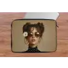 Vrouw - Beige - Bloem - Modern - Portret laptophoes neopreen klein -tafel