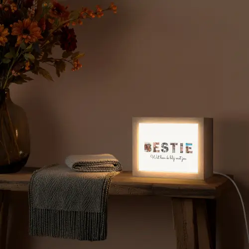 Bestie - Lettercollage Light Box met kabel (Tafellamp) klein -sfeer4